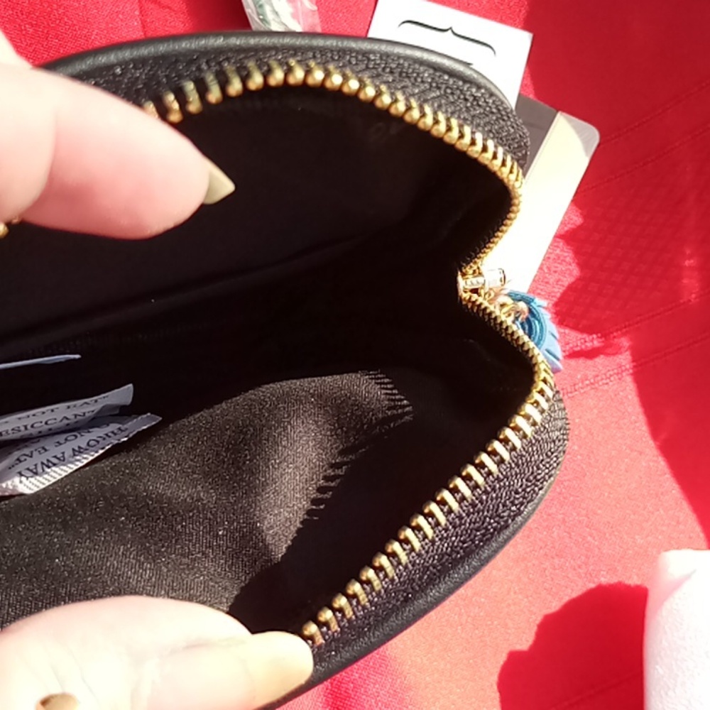 NWT vegan wristlet w/ tassels - Picture 4 of 8